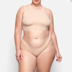 SKIMS - Fits Everybody High Neck Bra in Mica Size XL